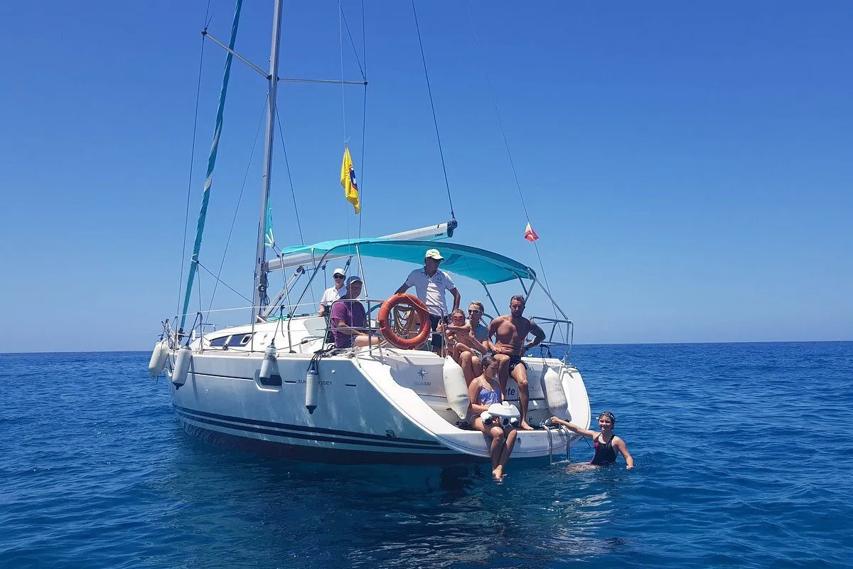 Read more about the article SAILBOAT TRIP – WHALE WATCHING